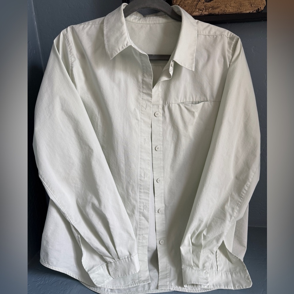 Women’s Lululemon live in Practice Sage Shirt
